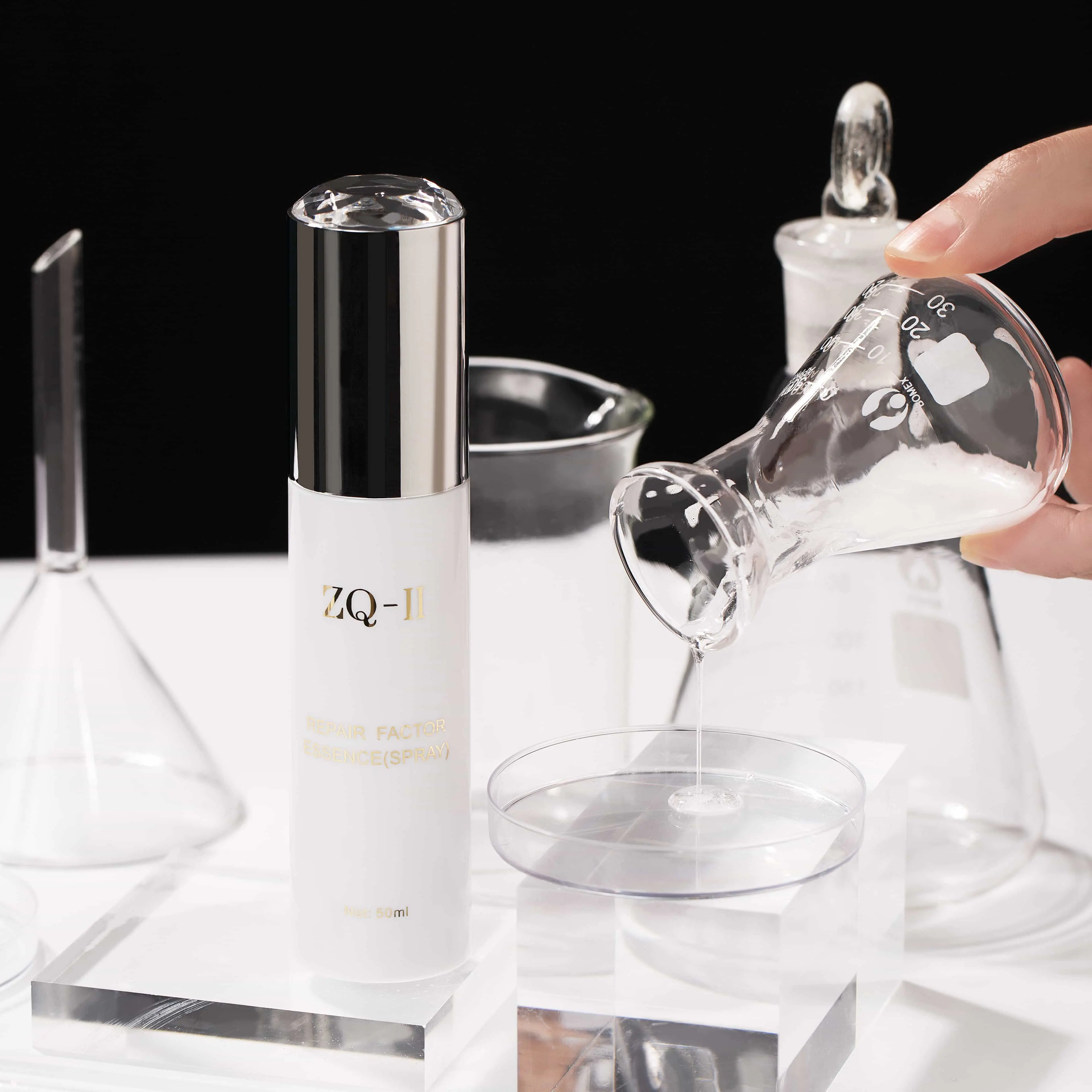 प्रदूषण आपल्या त्वचेवर कसा परिणाम करते - आणि त्याचे संरक्षण कसे करावे